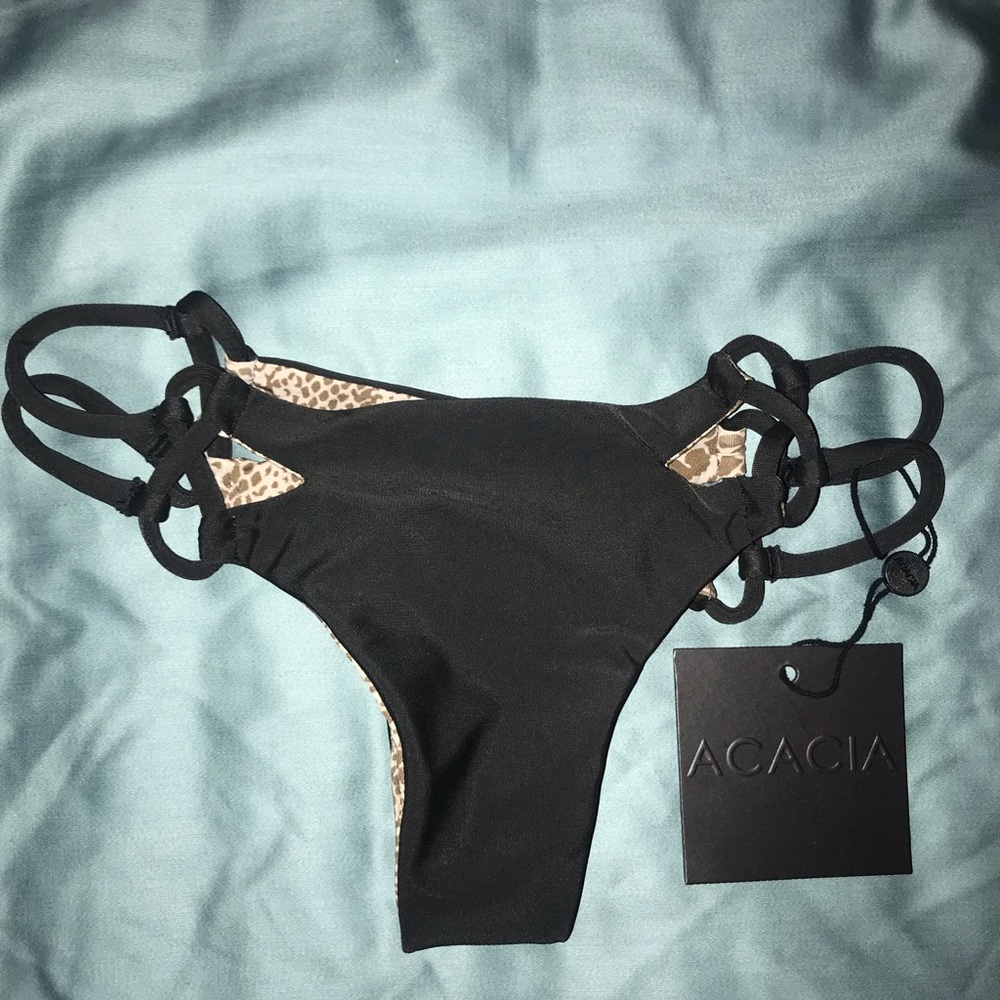 Acacia Molokini bottom in shadow